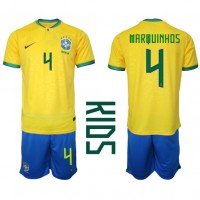 Echipament fotbal Brazilia Marquinhos #4 Tricou Acasa Mondial 2022 pentru copii maneca scurta (+ Pantaloni scurti)